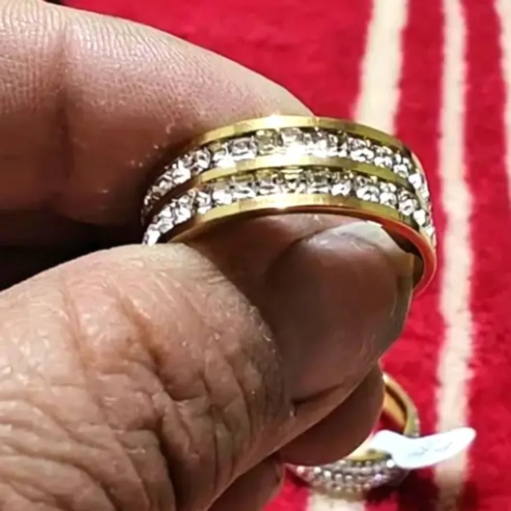 Diamond engagement ring